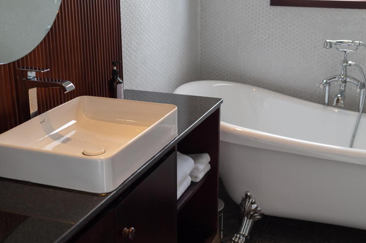 La Chronique Hotel Пном Пен Екстериор снимка